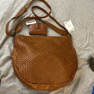 Gorgeous, caramel brown, leather hobo slouchy bag shoulder and adjustable handle